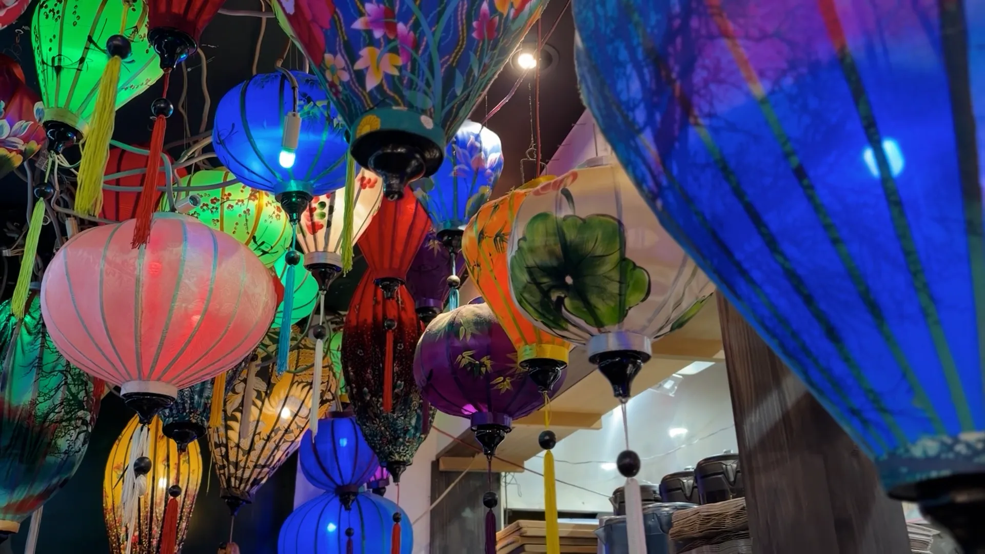 ベトナムレストラン ROB PHOTONS（ロブフォートンズ） 内観